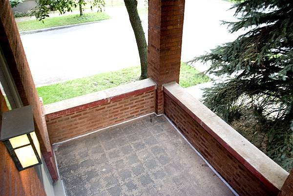 Foto del edificio - 2220 W Berteau Ave
