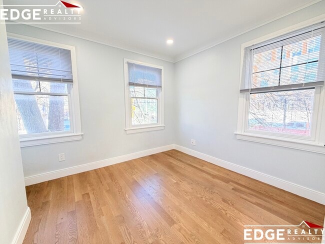 Building Photo - 16 Lopez Ave