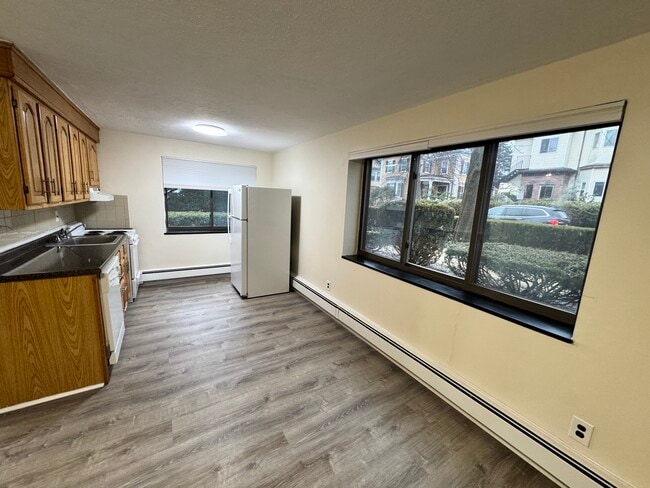 Building Photo - 16 Chester St