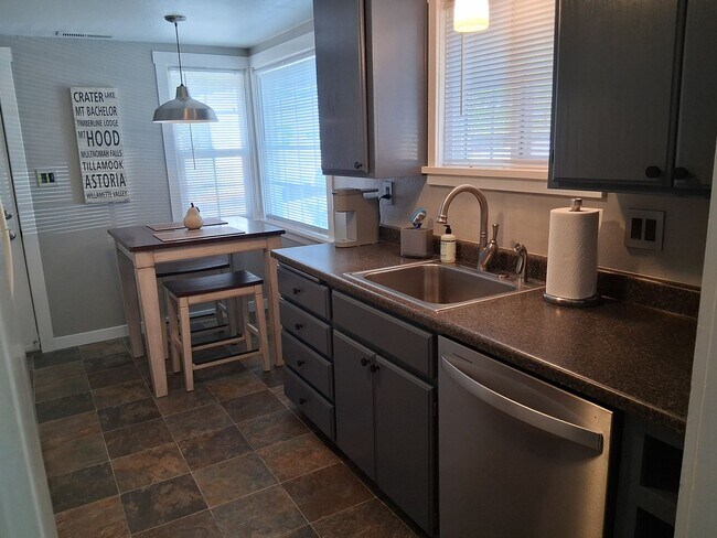 Foto del edificio - Kelsey's Cottage: Fully Furnished 2 bd/1ba...