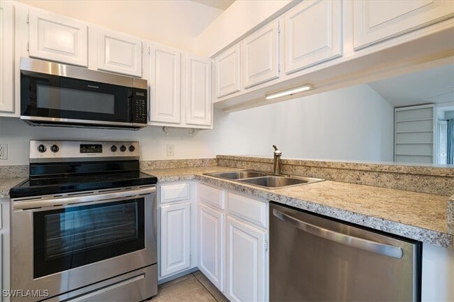 Building Photo - 2009 Pine Isle Ln