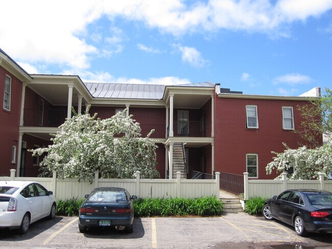 Foto del edificio - 326 College St