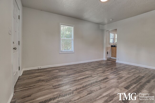 Building Photo - Charming Remodeled 2 Bedroom Home In Downtown Vancouver!