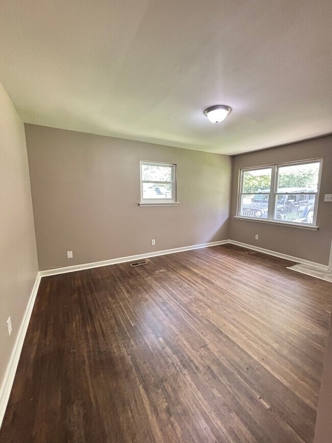 Foto del edificio - 7406 Twin Oaks Rd