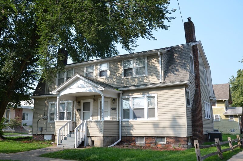 Building Photo - 1300 E 12th St