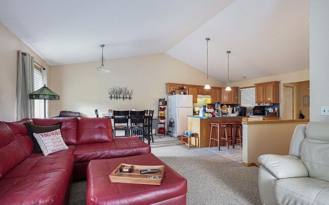 Building Photo - 2108 Kinnrow Ave NW