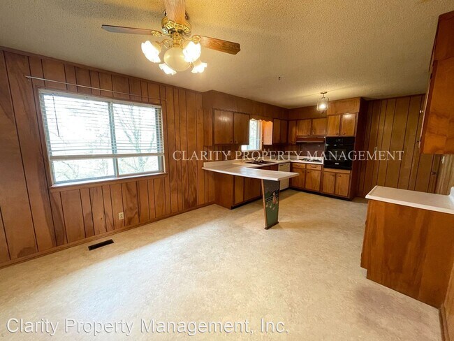 Building Photo - 3 br, 2 bath House - 1117 Ridge Top Dr.