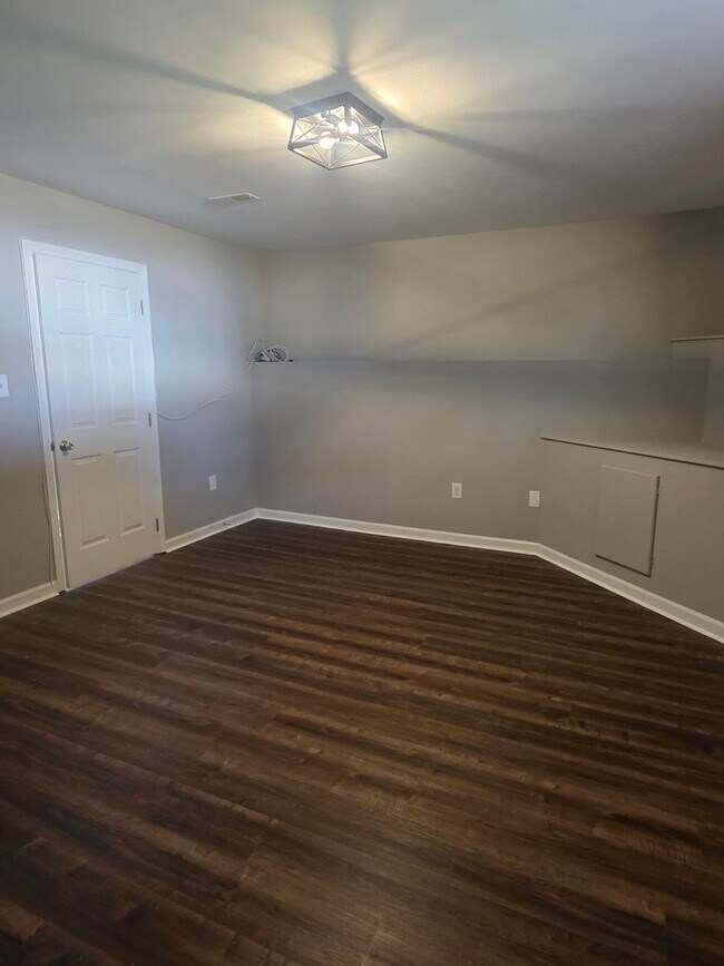Foto del edificio - End Unit Townhouse in Brennan Estates- 2 B...