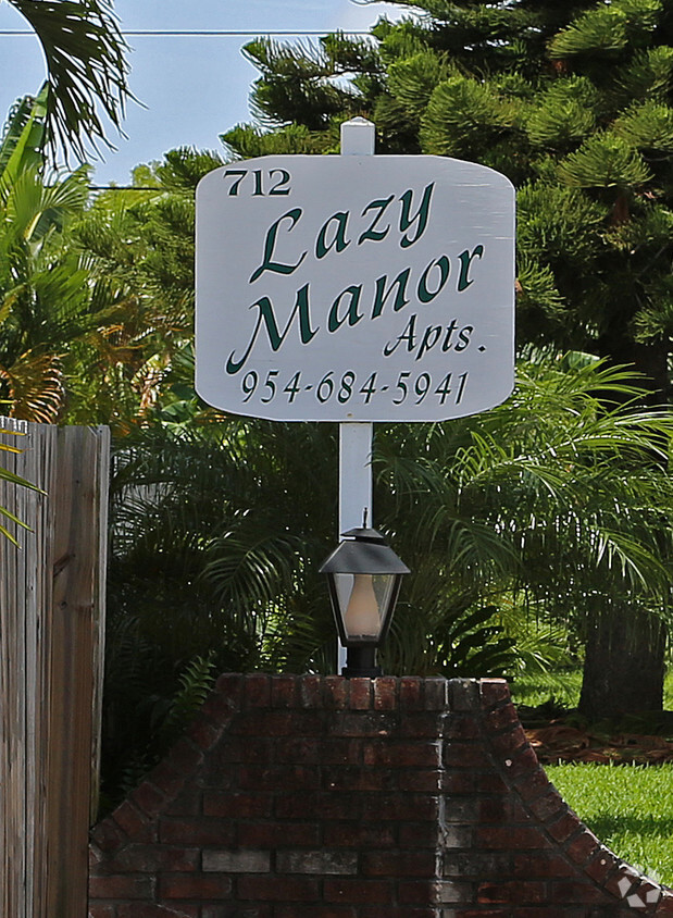 Foto del edificio - Lazy Manor Apartments