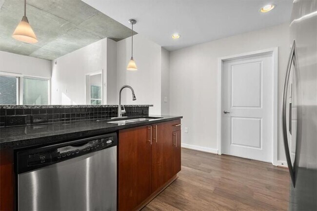 Foto del edificio - 250 Pharr Rd NE