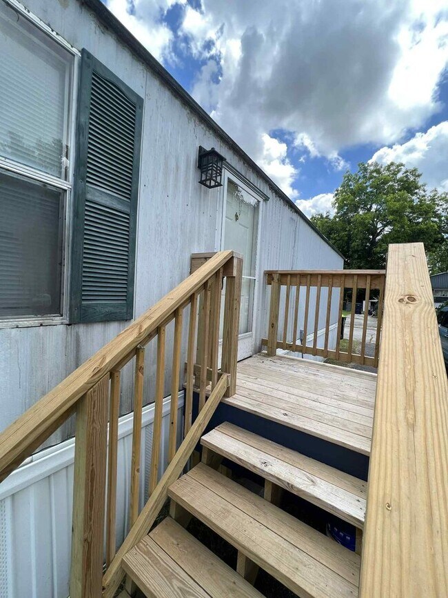 Foto del edificio - CUTE REMODLEDED 2 BEDROOM / 2 BATHROOM IN ...