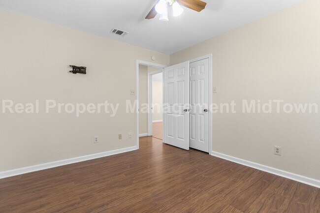 Foto del edificio - Charming Arlington Home with Spacious Livi...