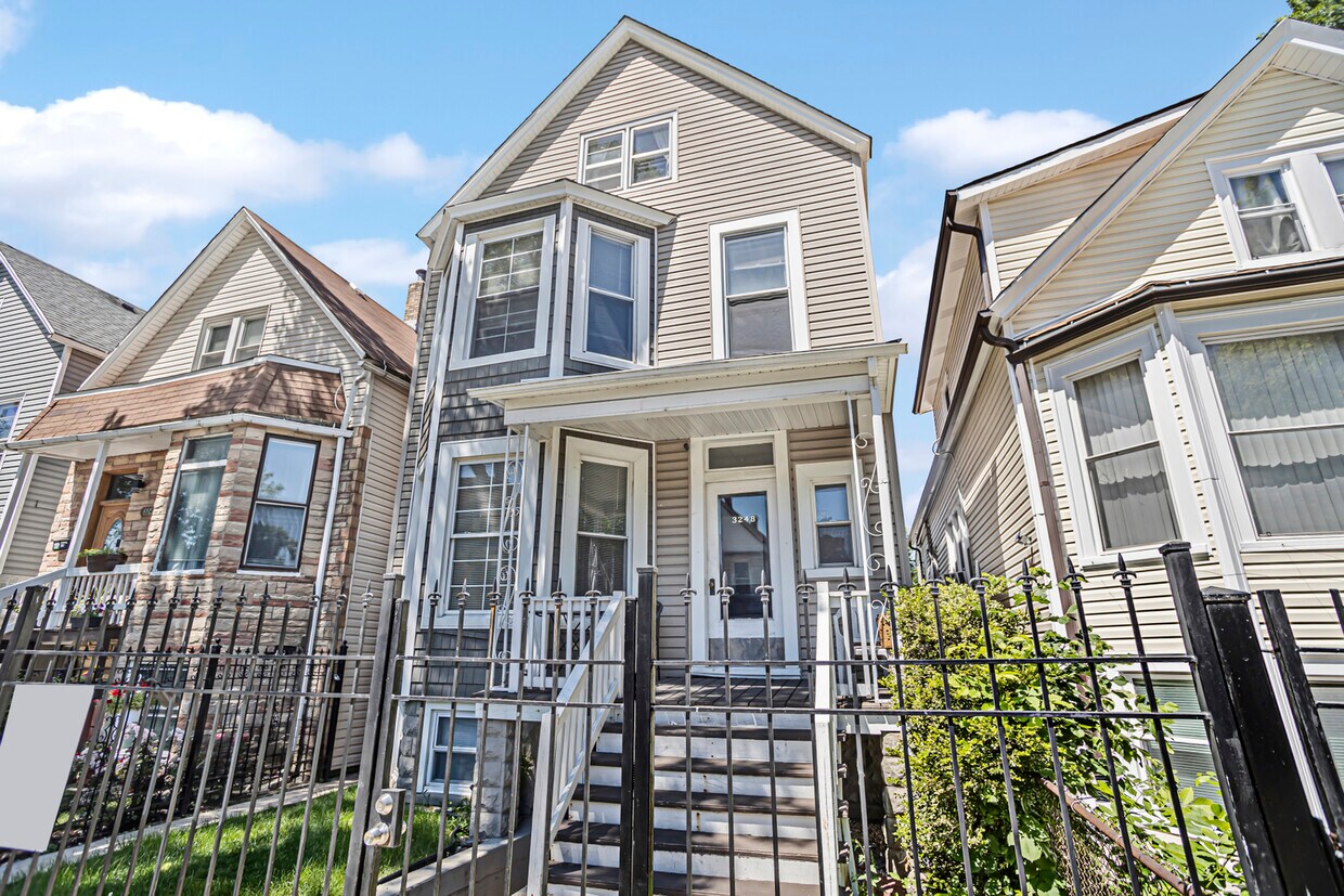 Primary Photo - 3248 N Albany Ave