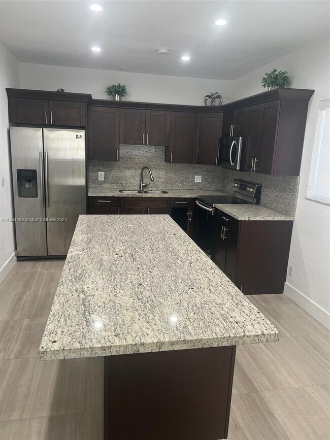 Foto del edificio - 220 SW 51st Pl