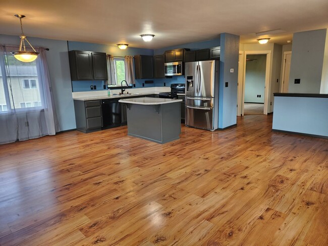 Desirable Home Located In Silverdale - Desirable Home Located In Silverdale