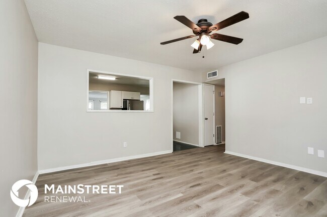 Building Photo - 685 Lexington Park