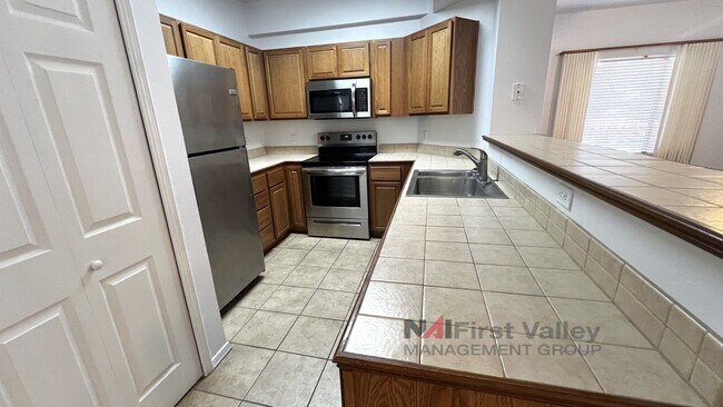 Foto del edificio - 1 Bedroom, 1 Bath with a Single Car Garage