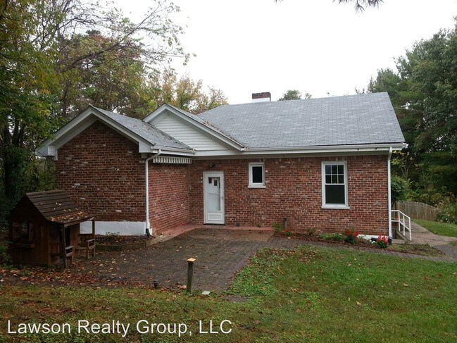Building Photo - 2733 McVitty Rd