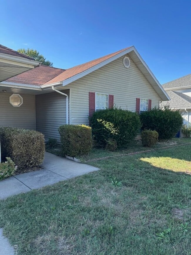 Building Photo - Nice 3 bedroom house in South Springield