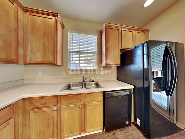 Foto del edificio - 5716 Running Fox Ln