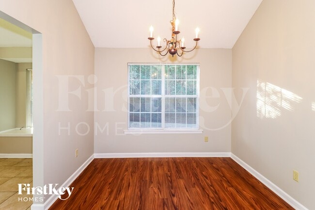 Foto del edificio - 1411 Carlton Ridge Dr
