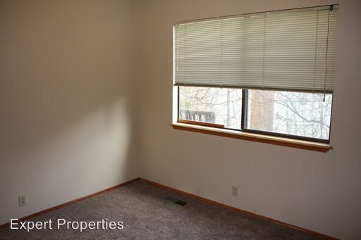 Building Photo - 102 Hickory Dr