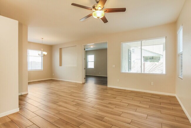 Foto del edificio - 12026 W Yuma St