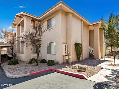 Ángulo del estacionamiento - 985 E Mingus Ave