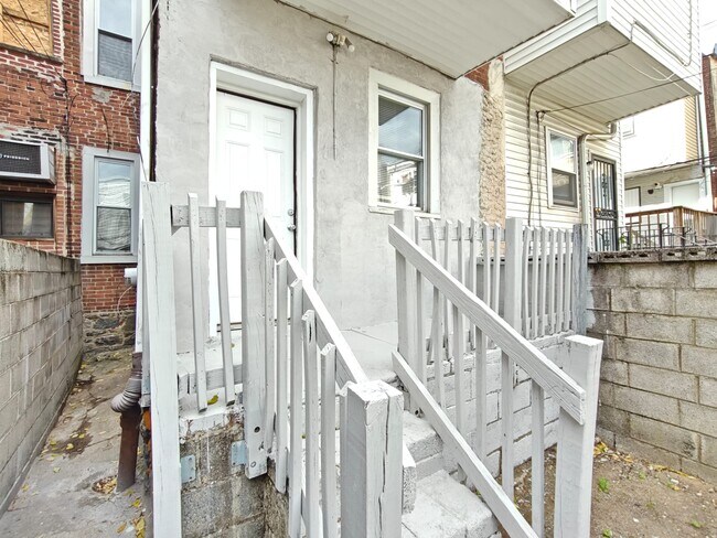Building Photo - 713 S Ithan St