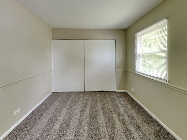 Building Photo - 189 E Timberlane Dr
