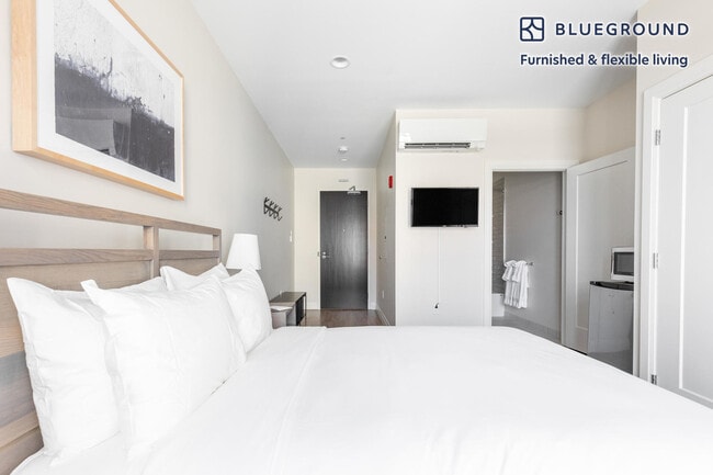 Building Photo - 28 Austin St