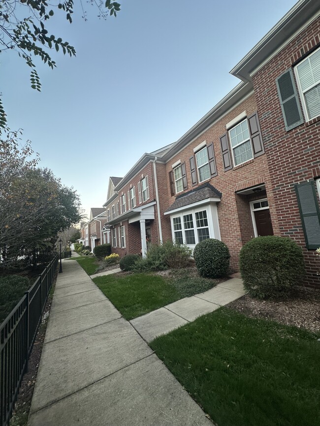 Building Photo - 2728 Cloud Mist Cir