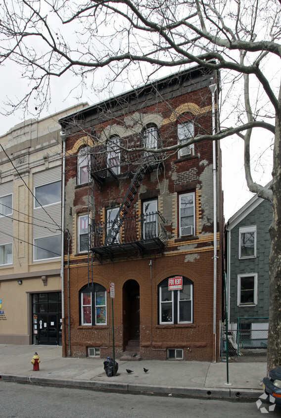 Building Photo - 81 3rd St