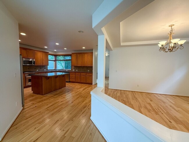 Building Photo - 4Bd/2.75Ba Issaquah House