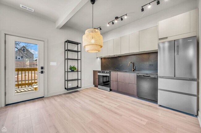 Foto del edificio - 3701 W Dickens Ave