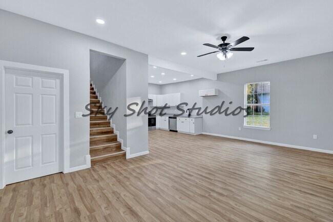 Foto del edificio - 323 W Cherry St