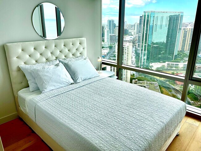 Cama matrimonial/queen (verificar) - 1001 Queen St
