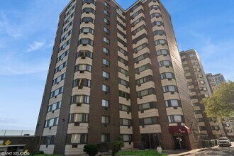 Building Photo - 7337 S South Shore Dr