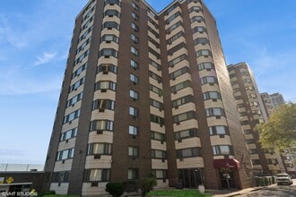 Building Photo - 7337 S South Shore Dr