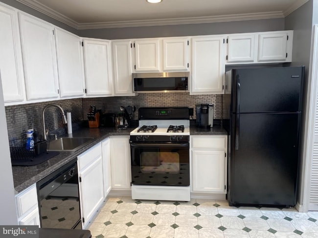 Photo - 617 N Henry St Apartment