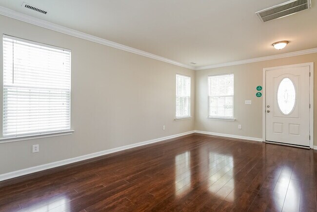 Foto del edificio - 4005 Bearmont Pl