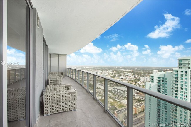 Foto del edificio - 488 NE 18th St