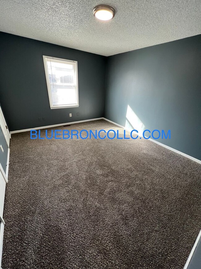 Foto del edificio - New flooring and fresh paint in the newly ...