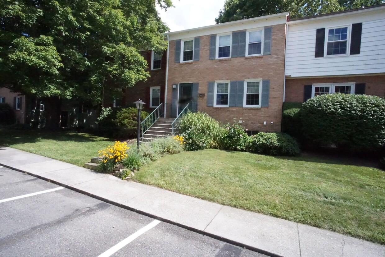 3 bedroom / 2 1/2 Bath. Close to Campus. ... - 3 bedroom / 2 1/2 Bath.  Close to Campus. ...