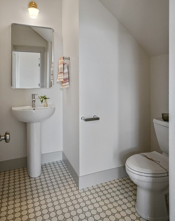 Building Photo - 1319 Oppek St NE