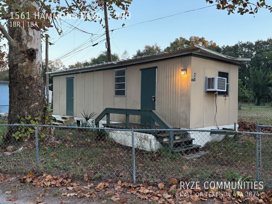 Primary Photo - Large Fenced in Yard - Quiet Community