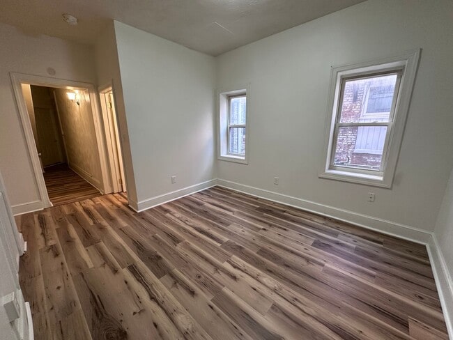 Foto del edificio - 155 S Duke St