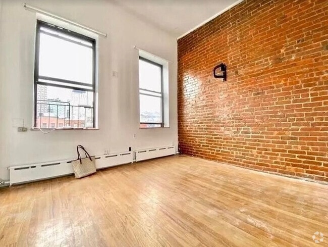 Building Photo - 1370-1374 York Ave