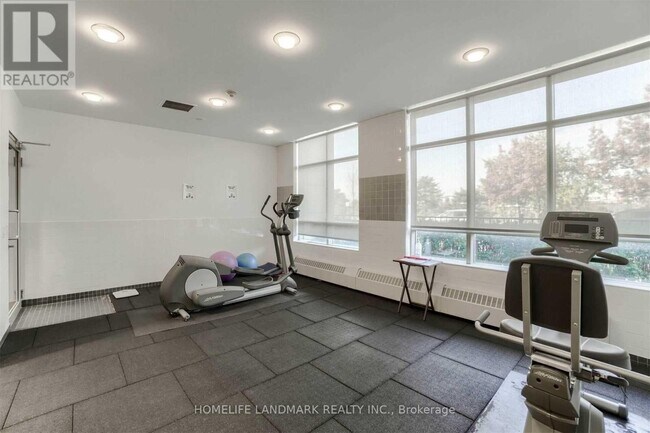 Building Photo - 2325 Central Park Dr