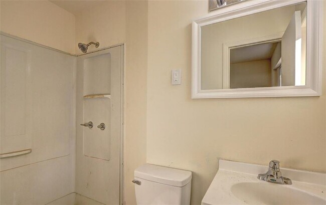 Foto del edificio - 951 Sherwood Cir